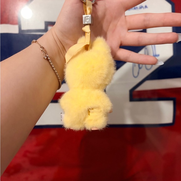 Yellow(F) Pin For Love Labubu - Picture 2 of 2